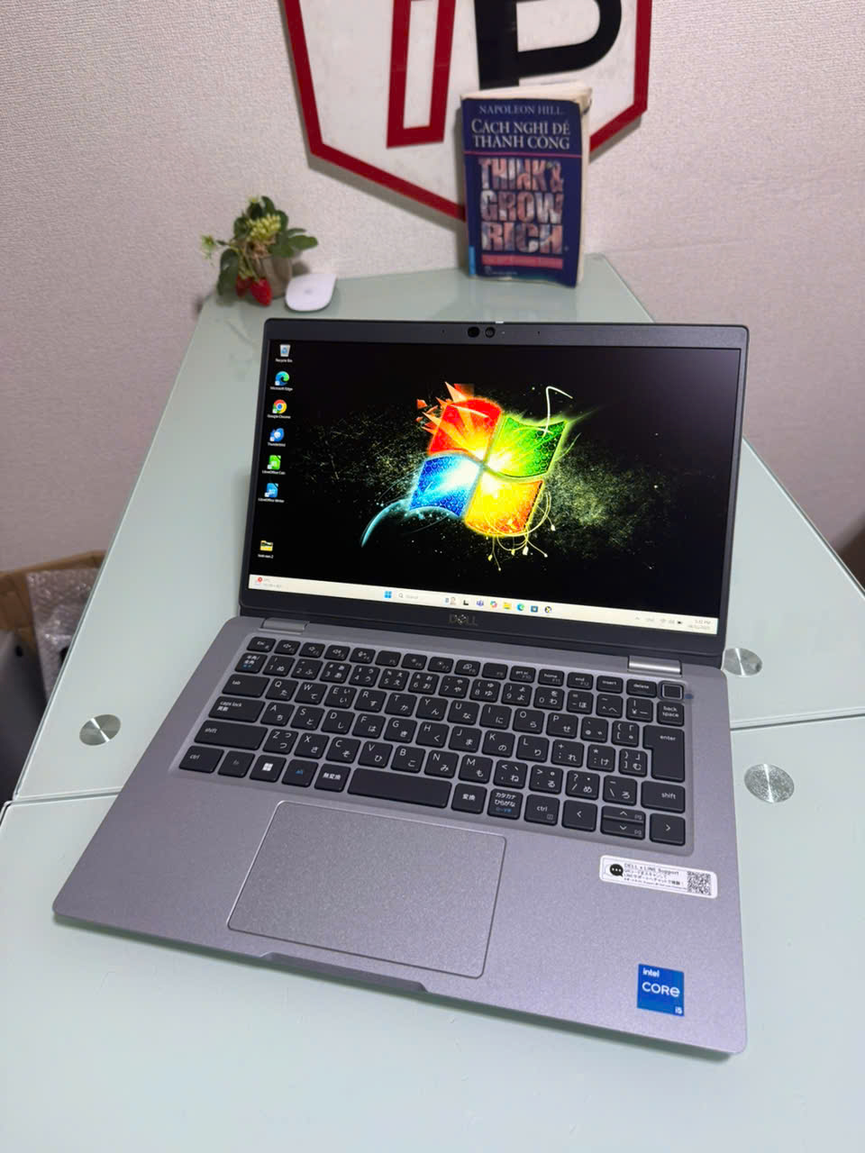 Dell Latitude 5330 / Core i5-1245U (up to 4.40Ghz | 10 nhân 12 luồng) / RAM 16GB / SSD 256GB / 13.3 inch FHD IPS cảm ứng (1920x1080)