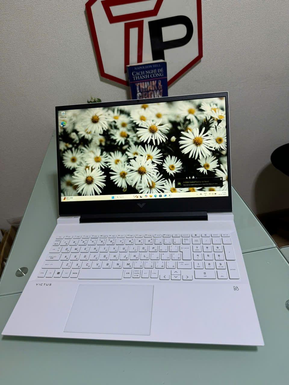 HP Victus 16 / AMD Ryzen 5 5600H (up to 4.2Ghz | 6 nhân 12 luồng) / RAM 16GB / SSD 512GB / GeForce RTX 3050 / 16 inch FHD IPS (1920x1080) 144Hz