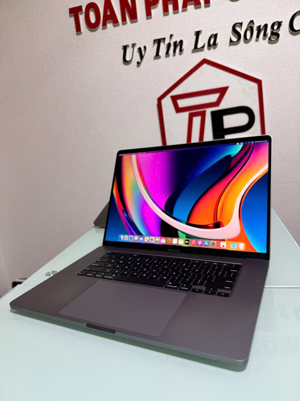Macbook Pro 2019 Grey (Phím US) / i7 / RAM 16GB / SSD 512GB /AMD Radeon Pro 5300M /16 inch 3k (3072x1920)
