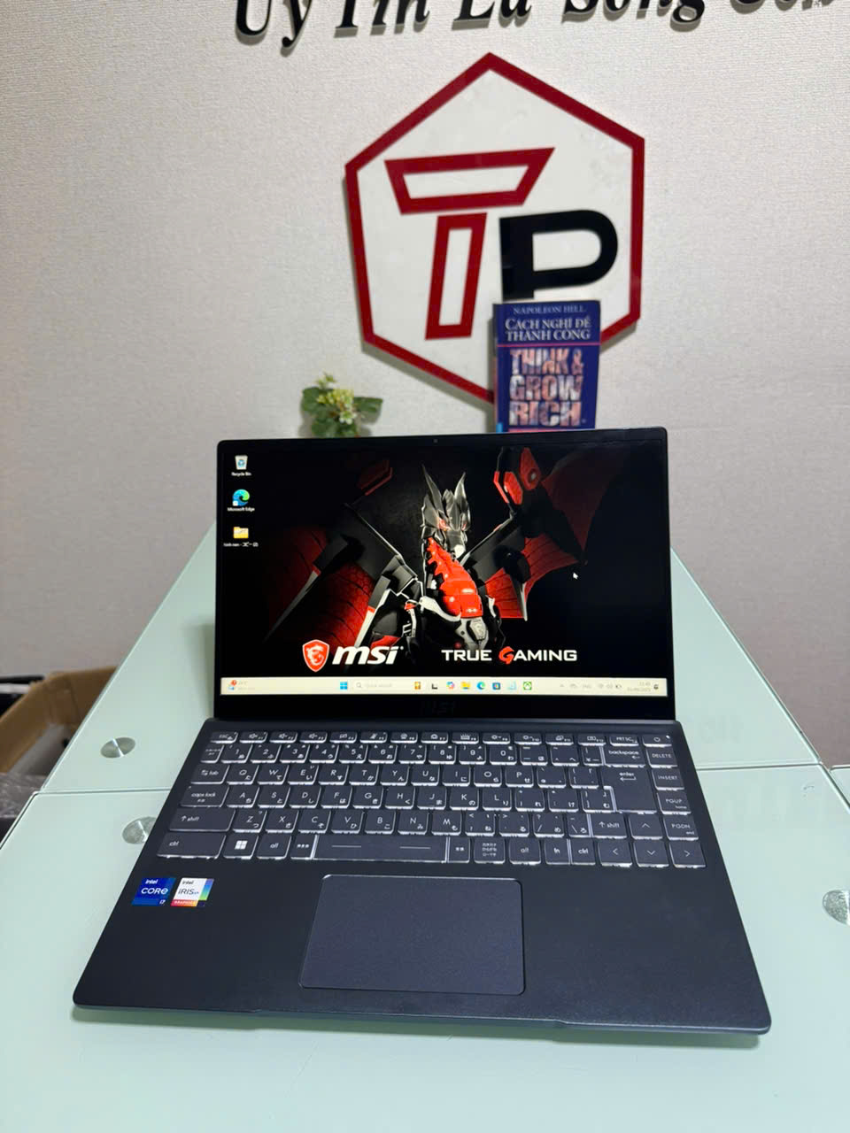 MSI Modern 14 B11MOU / i7-1195G7 (up to 5.0Ghz | 4 nhân 8 luồng) / RAM 16GB/ SSD 512GB / 14 inch FHD IPS (1920x1080)