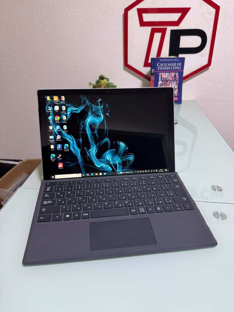 Surface Pro 5 / Core i5-7300U (up to 3.50Ghz | 2 nhân 4 luồng) / RAM 8GB / SSD 256GB / 12.3 inch 2k+ IPS cảm ứng (2736x1824)