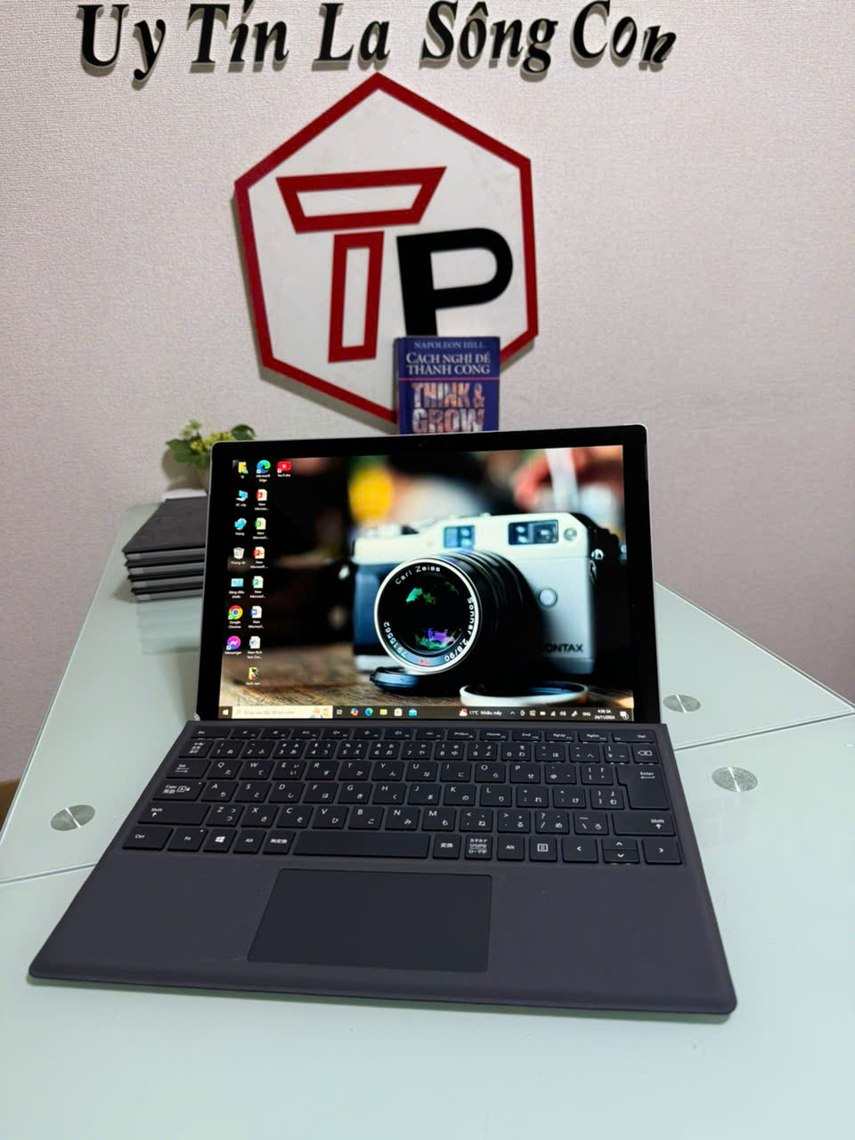 Surface Pro 6 / Core i5-8350U (up to 3.60Ghz | 4 nhân 8 luồng) / RAM 8GB / SSD 128GB / 12.3 inch 2k+ IPS (2736x1824)